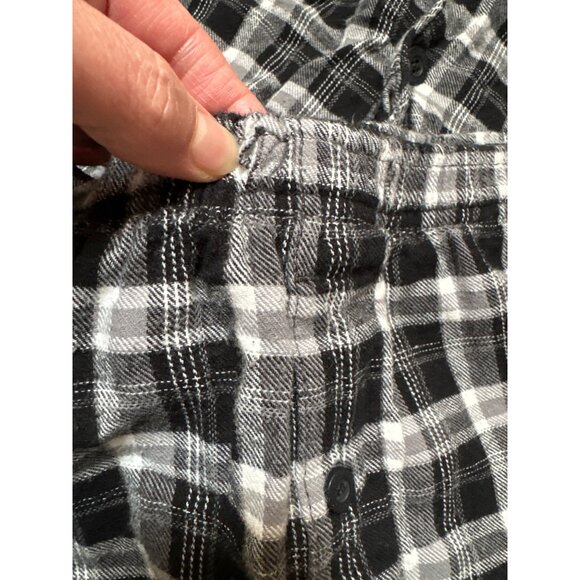 Hanes Men's Medium Black & White Plaid Pajama Set (no pockets on bottoms) - Picture 4 of 4